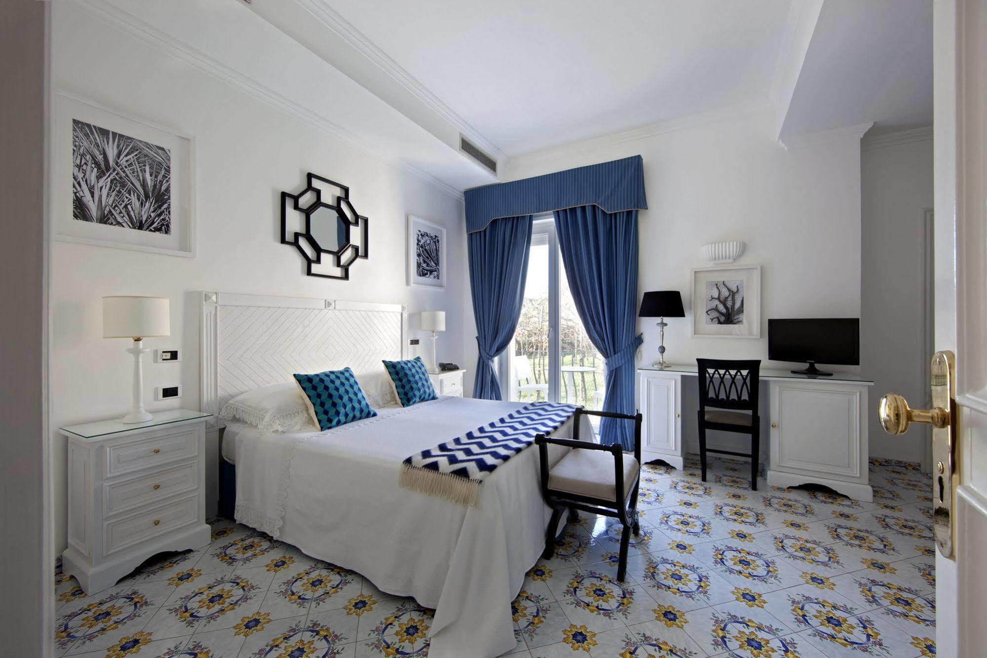 Hotel Canasta Capri Exterior photo