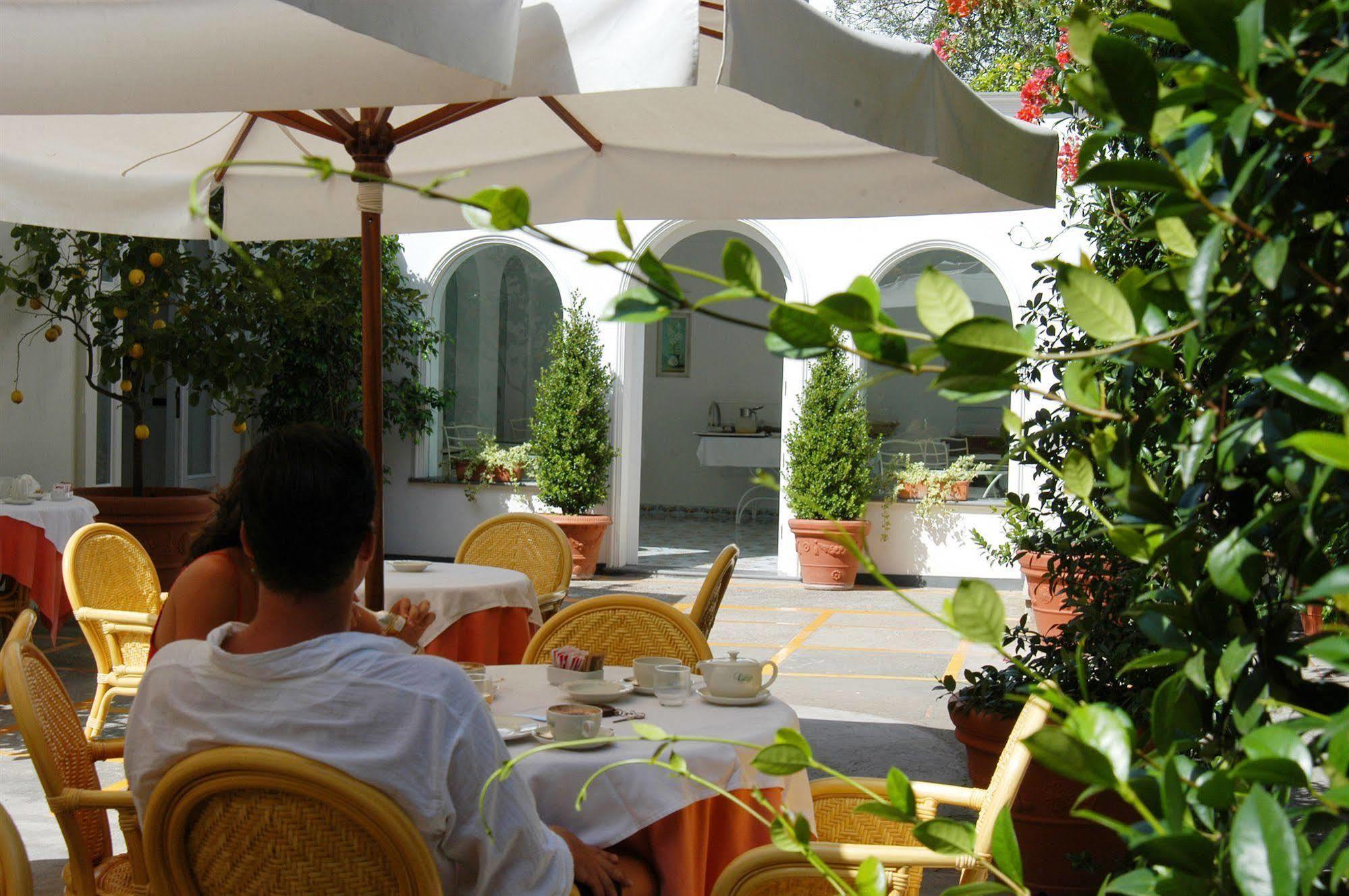 Hotel Canasta Capri Exterior photo