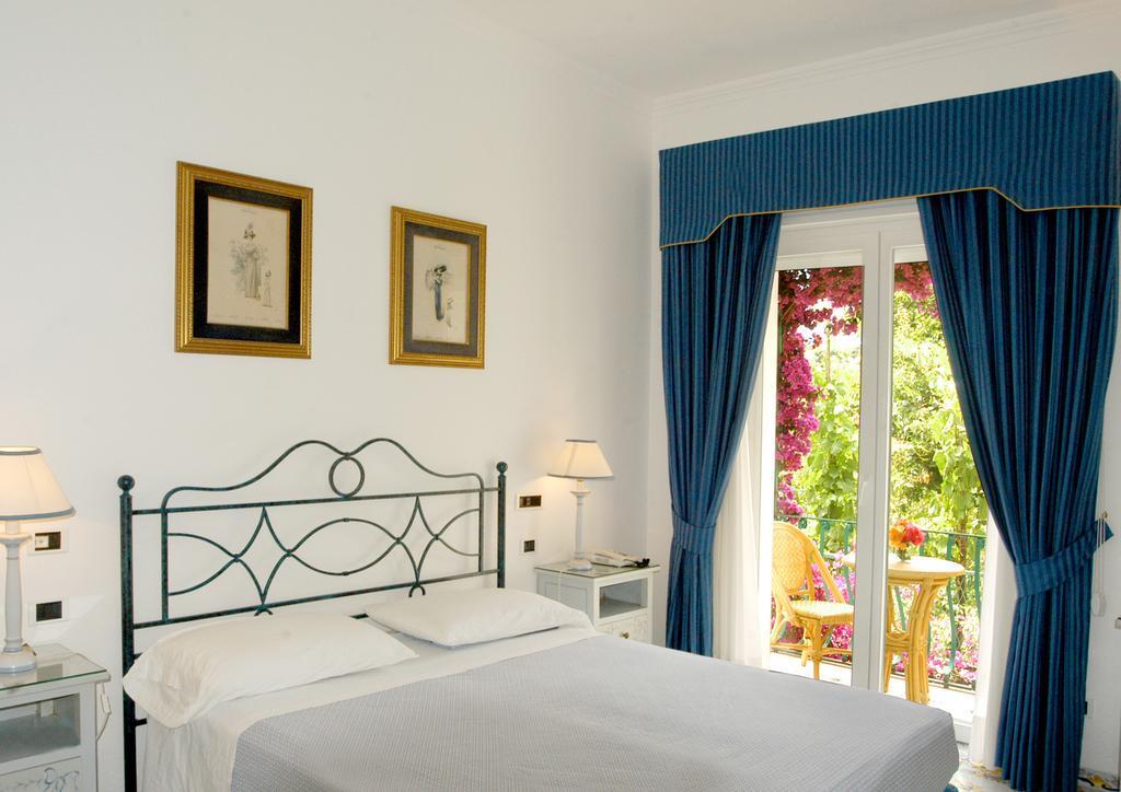 Hotel Canasta Capri Exterior photo